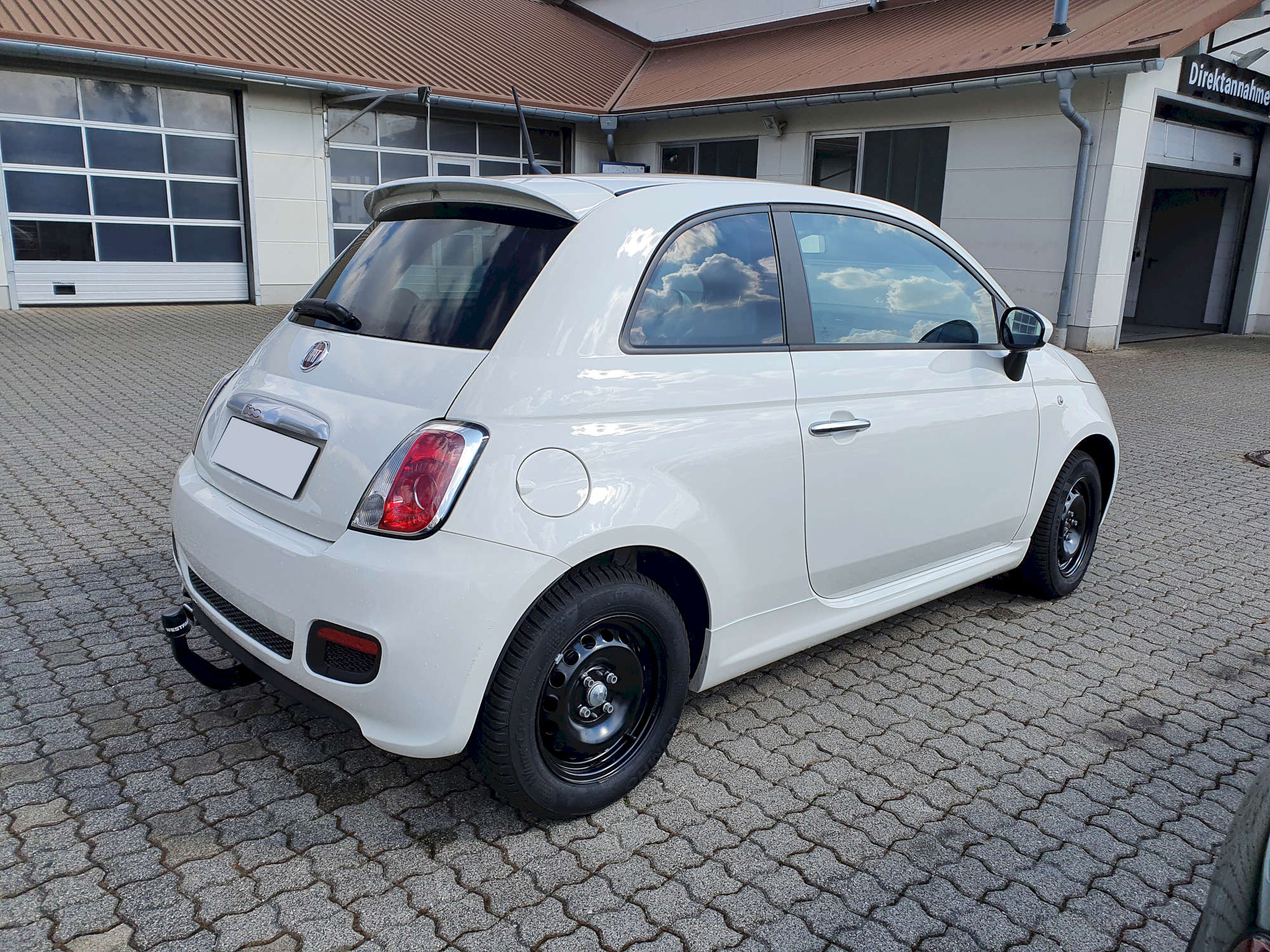 AHK Westfalia an Fiat 500
