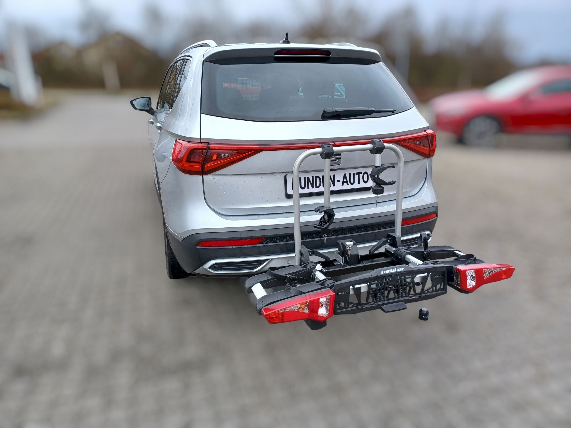 SEAT mit AHK-Nachrüstung und Fahrradträger