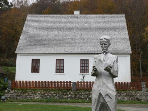 Nikola Tesla Elektroauto Auto Till Porträt Nikola Tesla Elektroauto Auto Till Porträt