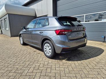 Skoda Fabia  1.0 TSI 95PS Selection 5-türig Rückf.Kamera Parksensoren Sitzheizung Multifunktionslenkrad Klima Skoda-Radio Bluetooth Touchscreen Tempomat Nebelsch. Apple CarPlay + Android Auto Tageszulassung