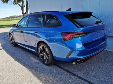 Skoda Octavia Kombi RS 2.0TSI Pano Matrix Area AHK Sound GV5 Tageszulassung