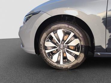 VW Golf 8 1.5 TSI Move NAVI AHK LED Gebrauchtwagen