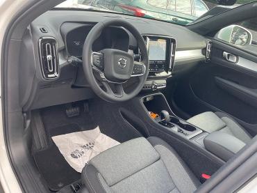 Volvo XC40 B3 Mild-Hybrid Core, AHK, Navi, LED, Winter, Kamera, el. Klappe Tageszulassung
