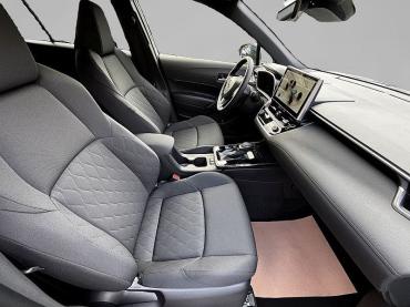Fahrzeug ansehen: Toyota Corolla Cross Style Teamplayer Hybrid 2,0-l-VVT-i Systemleist... EU Reimport Neuwagen Toyota Corolla Cross Style Teamplayer Hybrid 2,0-l-VVT-i Systemleist... EU Reimport Neuwagen
