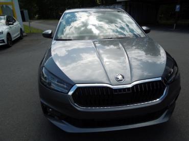 Skoda Fabia 1.0 TSI  Selection/AHK/LED/Sitzheiz/Kamera Neuwagen