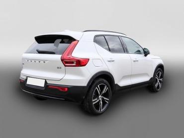 Fahrzeug ansehen: Volvo XC40 Plus Dark 2WD StandHZG Digitales Cockpit Memory Sitze Soundsystem HarmanKardon 360 Kamera Jahreswagen Volvo XC40 Plus Dark 2WD StandHZG Digitales Cockpit Memory Sitze Soundsystem HarmanKardon 360 Kamera Jahreswagen