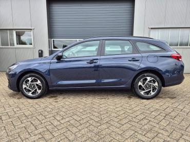 Hyundai i30  Kombi 1.0 T-GDI 100PS Automatik AbstandsTempomat Toter-Winkel-Assistent Sitzheizung Lenkradheizung Klimaautomatik Navi 10,25"-Touchscreen DAB+ wireless Apple CarPlay + Android Auto PDC v+h Rückf.Kamera 16-LM Tageszulassung