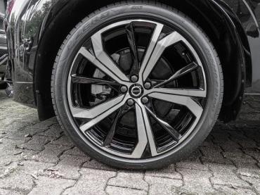 Volvo XC60 Ultra Dark Recharge Plug-In Hybrid AWD T8 Twin Engine EU6d HUD AD StandHZG AHK Gebrauchtwagen