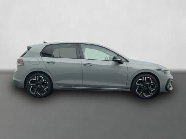 Fahrzeug ansehen: VW Golf 8 1.5 eTSI DSG R-LINE BLACK STYLE PANO AHK IQ.LIGHT NAVI Jahreswagen VW Golf 8 1.5 eTSI DSG R-LINE BLACK STYLE PANO AHK IQ.LIGHT NAVI Jahreswagen