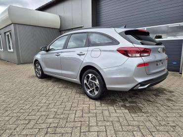 Hyundai i30  Kombi 1.0 T-GDI 100PS Automatik AbstandsTempomat Toter-Winkel-Assistent Sitzheizung Lenkradheizung Klimaautomatik Navi 10,25"-Touchscreen DAB+ wireless Apple CarPlay + Android Auto PDC v+h Rückf.Kamera 16-LM Tageszulassung