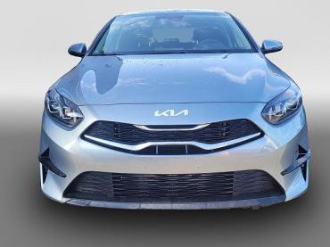 Fahrzeug ansehen: KIA Ceed 1.5 AT * LED * Navi * Shzg * Lhzg * PDC * Cam * 17Zoll KIA Ceed 1.5 AT * LED * Navi * Shzg * Lhzg * PDC * Cam * 17Zoll
