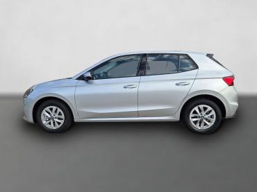 Skoda Fabia  1.0 TSI 115PS DSG Selection 5-türig 15"LM Rückf.Kamera Parksensoren Sitzheizung Multifunktionslenkrad Klima Skoda-Radio Bluetooth Touchscreen Tempomat Nebelsch. Apple CarPlay + Android Auto Tageszulassung