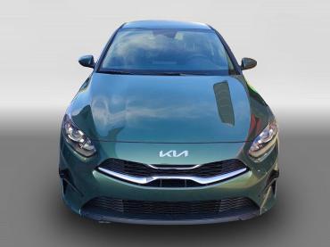 Fahrzeug ansehen: KIA Ceed 1.5 T-GDI AT Kamera * Sitzheizung * APP * Navi KIA Ceed 1.5 T-GDI AT Kamera * Sitzheizung * APP * Navi