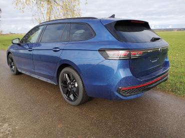 VW Passat 2.0 TDI DSG 4Motion R-Line Head Up AHK Navi Tageszulassung
