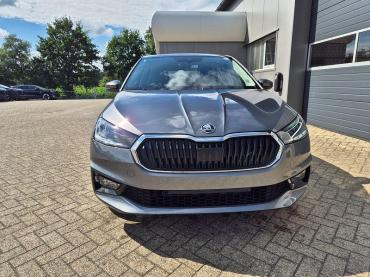 Skoda Fabia  1.0 TSI 95PS Selection 5-türig Rückf.Kamera Parksensoren Sitzheizung Multifunktionslenkrad Klima Skoda-Radio Bluetooth Touchscreen Tempomat Nebelsch. Apple CarPlay + Android Auto Tageszulassung