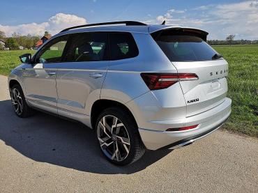 Skoda Karoq 2.0TDI Sportline DSG 4x4 AHK Matrix Leder 19 Zoll Tageszulassung