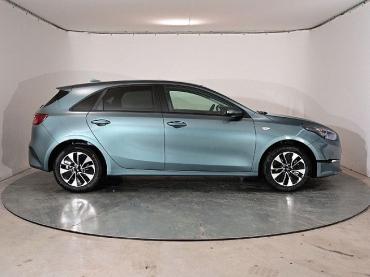 KIA Ceed Kia Silver 1.5 T-GDI 103kW (140PS) 6-Gang 1.5 T-GDI 6-Gang Neuwagen