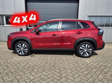 Fahrzeug ansehen: Suzuki S-Cross Comfort+ 110PS MHEV 4x4 ALLGRIP 1.4 Boosterjet Teilleder Navi Klimaautomatik Sitzheizung ACC PDC v+h 4x Kamera Suzuki-Radio Apple CarPlay Android Auto Touchscreen 2xKeyless 17-LM Tageszulassung Suzuki S-Cross Comfort+ 110PS MHEV 4x4 ALLGRIP 1.4 Boosterjet Teilleder Navi Klimaautomatik Sitzheizung ACC PDC v+h 4x Kamera Suzuki-Radio Apple CarPlay Android Auto Touchscreen 2xKeyless 17-LM Tageszulassung