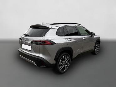 Fahrzeug ansehen: Toyota Corolla Cross Style Teamplayer Hybrid 2,0-l-VVT-i Systemleist... EU Reimport Neuwagen Toyota Corolla Cross Style Teamplayer Hybrid 2,0-l-VVT-i Systemleist... EU Reimport Neuwagen