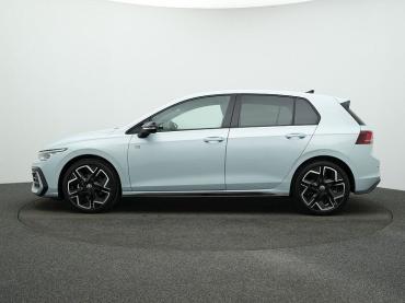 VW Golf 8 1.5 eTSI DSG R-Line BLACK-STYLE NAVI LED 18 Gebrauchtwagen