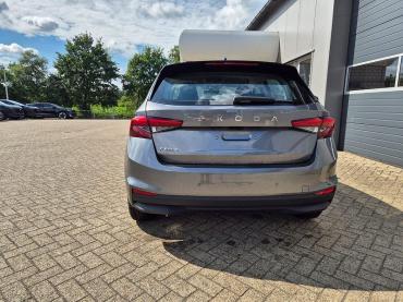 Skoda Fabia  1.0 TSI 95PS Selection 5-türig Rückf.Kamera Parksensoren Sitzheizung Multifunktionslenkrad Klima Skoda-Radio Bluetooth Touchscreen Tempomat Nebelsch. Apple CarPlay + Android Auto Tageszulassung
