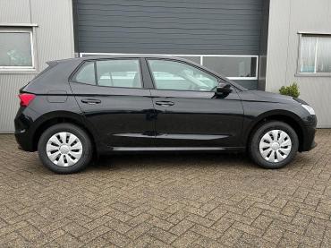 Skoda Fabia  1.0 TSI 95PS Selection 5-türig Rückf.Kamera Parksensoren Sitzheizung Multifunktionslenkrad Klima Skoda-Radio Bluetooth Touchscreen Tempomat Nebelsch. Apple CarPlay + Android Auto Tageszulassung