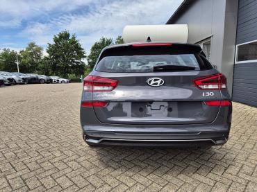 Hyundai i30  Kombi 1.0 T-GDI 100PS Automatik AbstandsTempomat Toter-Winkel-Assistent Sitzheizung Lenkradheizung Klimaautomatik Navi 10,25"-Touchscreen DAB+ wireless Apple CarPlay + Android Auto PDC v+h Rückf.Kamera 16-LM Tageszulassung