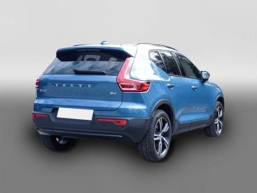 Fahrzeug ansehen: Volvo XC40 Plus Dark 2WD Digitales Cockpit Memory Sitze Soundsystem HarmanKardon 360 Kamera Jahreswagen Volvo XC40 Plus Dark 2WD Digitales Cockpit Memory Sitze Soundsystem HarmanKardon 360 Kamera Jahreswagen