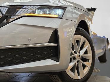 Fahrzeug ansehen: Skoda Octavia Combi 2,0 TDI el.Heckkl. SHZ vo.+hi.+LHZ Jahreswagen Skoda Octavia Combi 2,0 TDI el.Heckkl. SHZ vo.+hi.+LHZ Jahreswagen