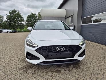 Hyundai i30  Kombi 1.0 T-GDI 100PS Automatik AbstandsTempomat Toter-Winkel-Assistent Sitzheizung Lenkradheizung Klimaautomatik Navi 10,25"-Touchscreen DAB+ wireless Apple CarPlay + Android Auto PDC v+h Rückf.Kamera 16-LM Tageszulassung