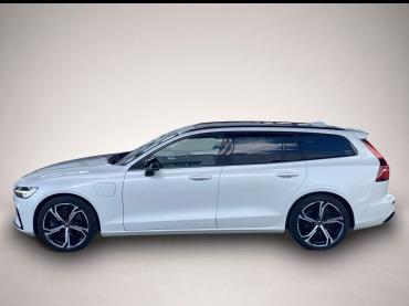 Fahrzeug ansehen: Volvo V60 Kombi T8 Ultra Dark Recharge WiPa * LED * Navi Volvo V60 Kombi T8 Ultra Dark Recharge WiPa * LED * Navi