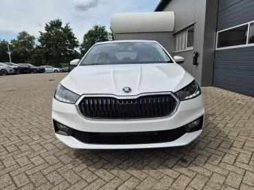 Skoda Fabia  1.0 TSI 95PS Selection 5-türig Rückf.Kamera Parksensoren Sitzheizung Multifunktionslenkrad Klima Skoda-Radio Bluetooth Touchscreen Tempomat Nebelsch. Apple CarPlay + Android Auto Tageszulassung