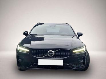 Fahrzeug ansehen: Volvo V60 B4 B DKG Plus Dark BUSSINES * PANO * HuD Volvo V60 B4 B DKG Plus Dark BUSSINES * PANO * HuD