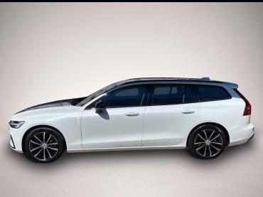 Fahrzeug ansehen: Volvo V60 Kombi T8 Plus Dark Recharge WiPa * LED * DAB * Nav Volvo V60 Kombi T8 Plus Dark Recharge WiPa * LED * DAB * Nav