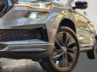 Fahrzeug ansehen: Skoda Karoq Sportline DSG schw.AHK el.HK Canton 360° Gebrauchtwagen Skoda Karoq Sportline DSG schw.AHK el.HK Canton 360° Gebrauchtwagen