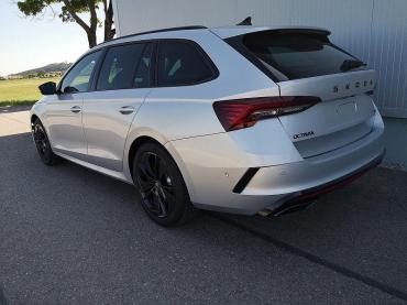 Skoda Octavia Kombi RS ABT 2.0TSI Pano Matrix Area AHK Sound GV5 Tageszulassung