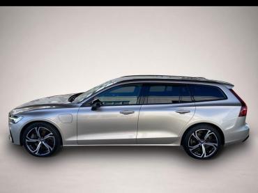 Fahrzeug ansehen: Volvo V60 Kombi T8 Plus Dark Recharge WiPa * LED * DAB * Nav Volvo V60 Kombi T8 Plus Dark Recharge WiPa * LED * DAB * Nav