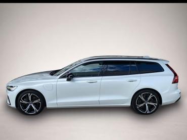 Fahrzeug ansehen: Volvo V60 Kombi T8 Plus Dark Recharge WiPa * LED * SitzHZG Volvo V60 Kombi T8 Plus Dark Recharge WiPa * LED * SitzHZG