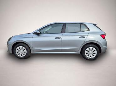 Fahrzeug ansehen: Skoda Fabia 1.0 TSI 95PS Selection 5-türig Rückf.Kamera Parksensoren Sitzheizung Multifunktionslenkrad Klima Skoda-Radio Bluetooth Touchscreen Tempomat Nebelsch. Apple CarPlay * Android Auto Skoda Fabia 1.0 TSI 95PS Selection 5-türig Rückf.Kamera Parksensoren Sitzheizung Multifunktionslenkrad Klima Skoda-Radio Bluetooth Touchscreen Tempomat Nebelsch. Apple CarPlay * Android Auto