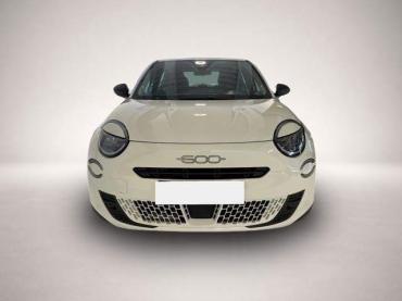 Fahrzeug ansehen: Fiat 600 POP HYBRID 1.2 T3 81 kW (110 PS) DCT Klimaanlag. Fiat 600 POP HYBRID 1.2 T3 81 kW (110 PS) DCT Klimaanlag.