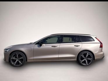 Volvo V60 T8 Ultra Dark Recharge AWD * AHK * Pano * 4xShz