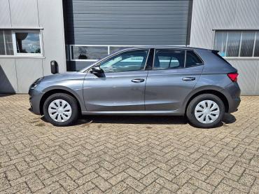 Skoda Fabia  1.0 TSI 95PS Selection 5-türig Rückf.Kamera Parksensoren Sitzheizung Multifunktionslenkrad Klima Skoda-Radio Bluetooth Touchscreen Tempomat Nebelsch. Apple CarPlay + Android Auto Tageszulassung