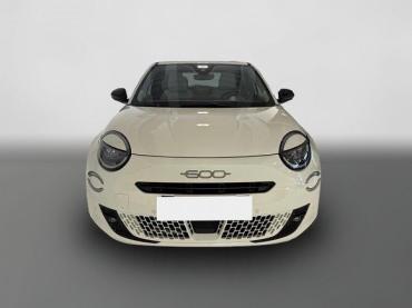 Fahrzeug ansehen: Fiat 600 La Prima Hybrid 1.2 T3 107 kW (145 PS) DCT Klim... Tageszulassung Fiat 600 La Prima Hybrid 1.2 T3 107 kW (145 PS) DCT Klim... Tageszulassung