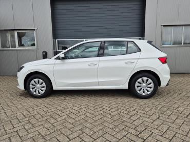 Skoda Fabia  1.0 TSI 95PS Selection 5-türig Rückf.Kamera Parksensoren Sitzheizung Multifunktionslenkrad Klima Skoda-Radio Bluetooth Touchscreen Tempomat Nebelsch. Apple CarPlay + Android Auto Tageszulassung
