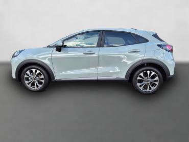 Fahrzeug ansehen: Ford Puma  Titanium 1.0 EcoBoost Hybrid 125PS Automatik Klimaautomatik Sitzheizung Lenkradheizung Frontscheibe beheizb. LED-Scheinwerfer Ford-Navi SYNC4 Bluetooth Apple CarPlay Android Auto PDC 17-LM Tageszulassung Ford Puma  Titanium 1.0 EcoBoost Hybrid 125PS Automatik Klimaautomatik Sitzheizung Lenkradheizung Frontscheibe beheizb. LED-Scheinwerfer Ford-Navi SYNC4 Bluetooth Apple CarPlay Android Auto PDC 17-LM Tageszulassung