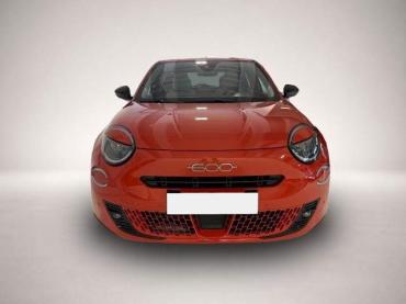Fiat 600 La Prima La Prima Hybrid 1.2 T3 107 kW (145 PS).
