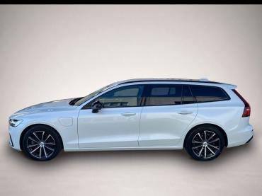 Fahrzeug ansehen: Volvo V60 Kombi T8 Plus Dark Recharge WiPa * LED * DAB * Volvo V60 Kombi T8 Plus Dark Recharge WiPa * LED * DAB *