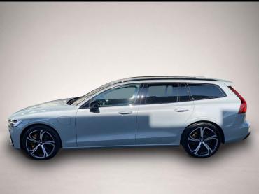 Fahrzeug ansehen: Volvo V60 Kombi T8 Plus Dark Recharge WiPa * LED * DAB Volvo V60 Kombi T8 Plus Dark Recharge WiPa * LED * DAB