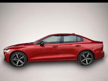 Fahrzeug ansehen: Volvo S60 Ultimate Dark AWD * Pano * 4xSHZ * StHzg * HUD Volvo S60 Ultimate Dark AWD * Pano * 4xSHZ * StHzg * HUD