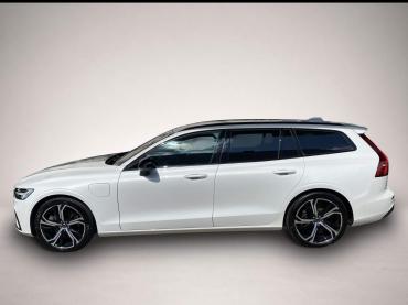 Fahrzeug ansehen: Volvo V60 Kombi T8 Plus Dark Recharge SitzHZG * DAB * Navi Volvo V60 Kombi T8 Plus Dark Recharge SitzHZG * DAB * Navi